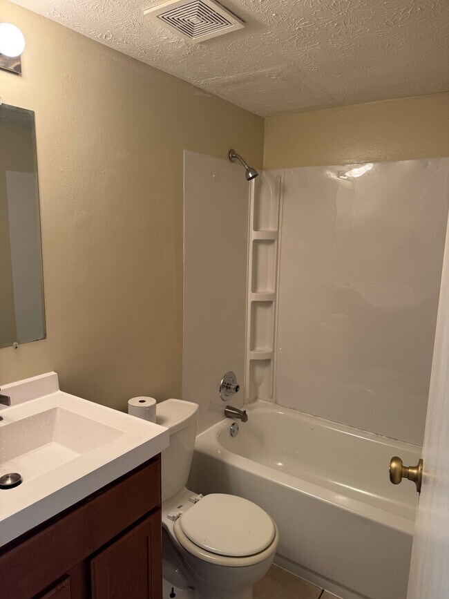 Photo - 5380 Eastgate Dr Unidad 2