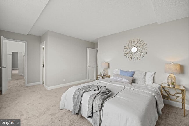 Photo - 501 Slaters Ln Unit 824