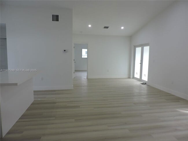 Photo - 849 NW 12th St