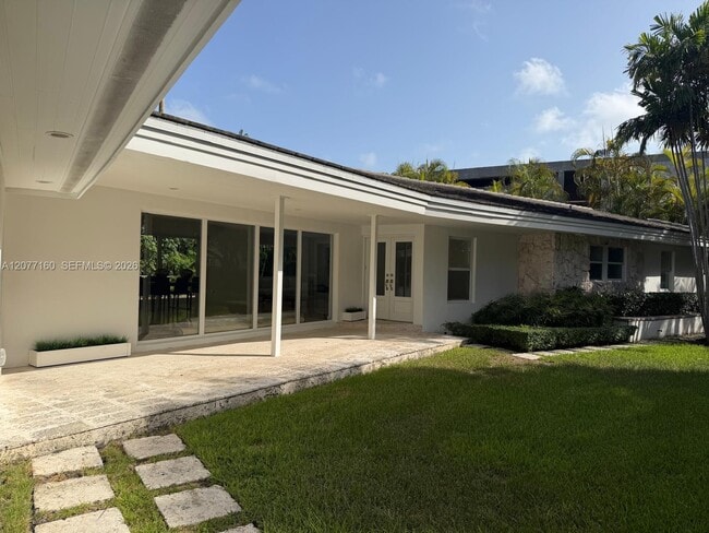 Photo - 335 Harbor Dr
