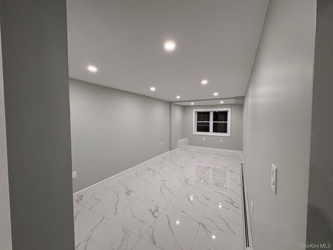 Photo - 2819 Schurz Ave