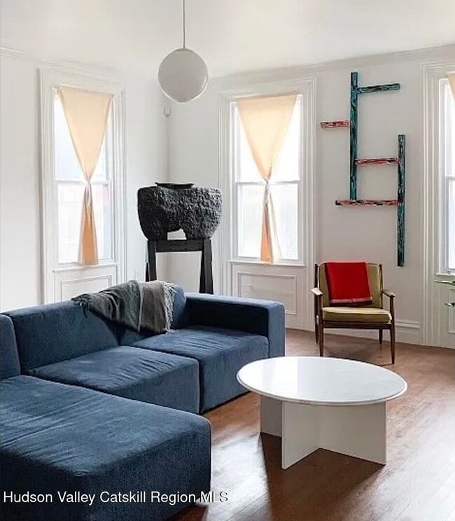 Photo - 967 Columbia St