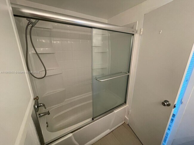 Photo - 1000 West Ave