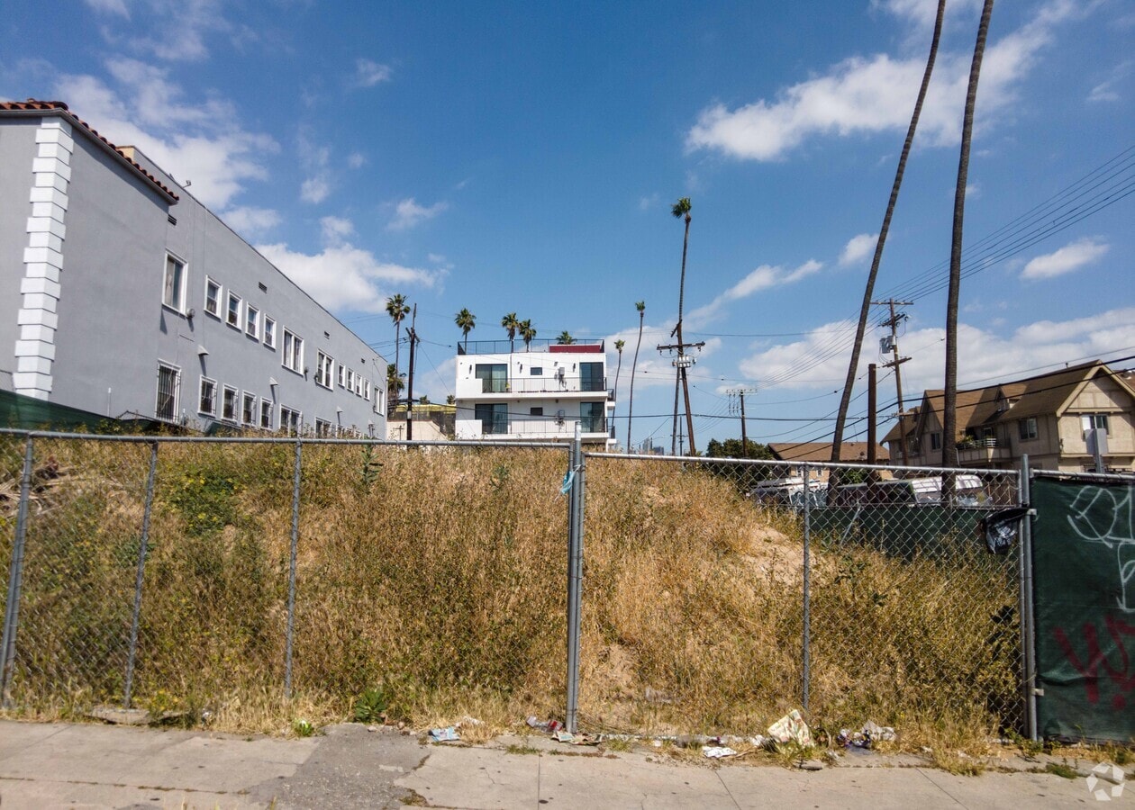 APR 2022 - 936 S Mariposa Ave