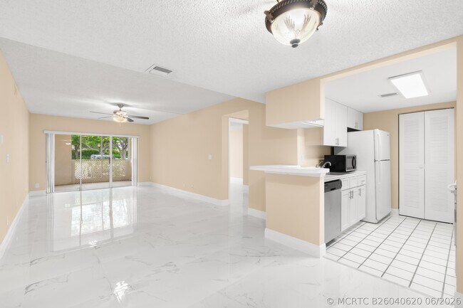 Photo - 9855 Westview Dr Unit 714