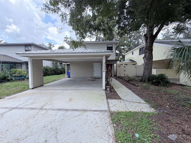 Building Photo - "Charming 3-Bedroom Home with 2 Full Baths in Prime Lakeland Location!"