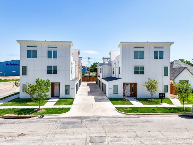 Photo - 2509 Benbrook Blvd Unit 2027,  902