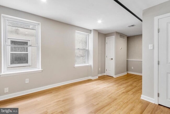 Photo - 1929 Christian St Unit 31