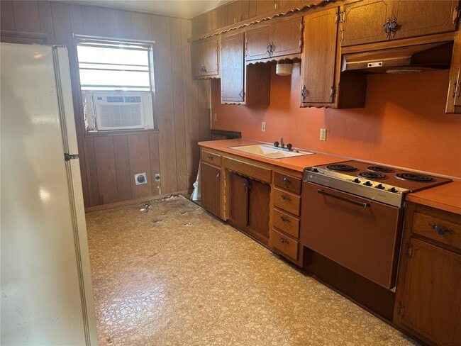 Photo - 1303 Meadow Ln