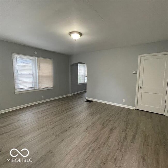 Photo - 216 N 6th Ave