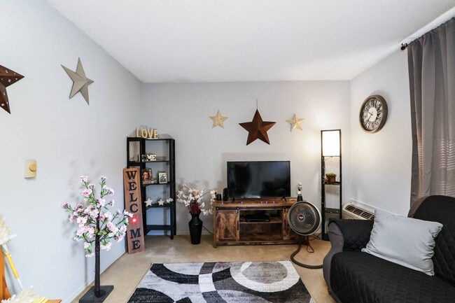 Photo - 403 S 3rd St