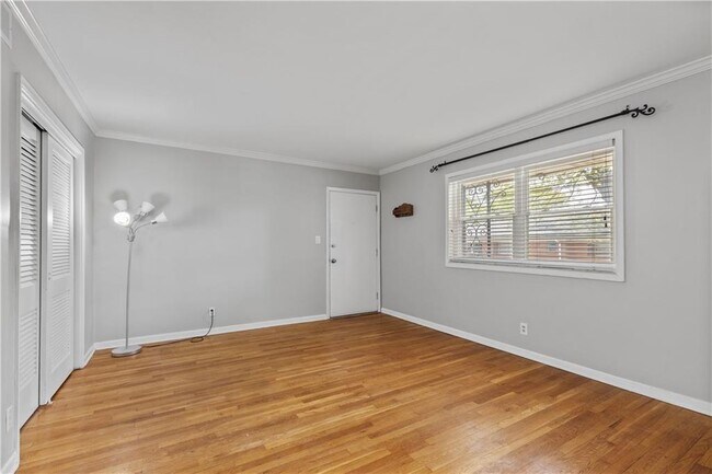 Photo - 3660 Peachtree Rd NE Unit A2