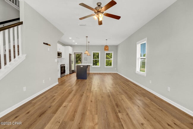 Photo - 408 Raven Ln