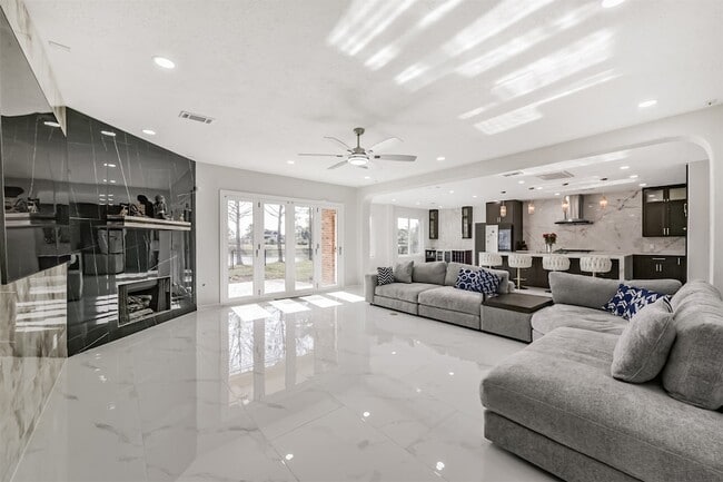 Building Photo - 2315 Bending Spring Dr