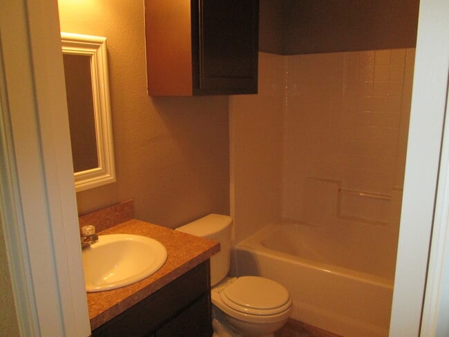 Photo - 530 W Heard St