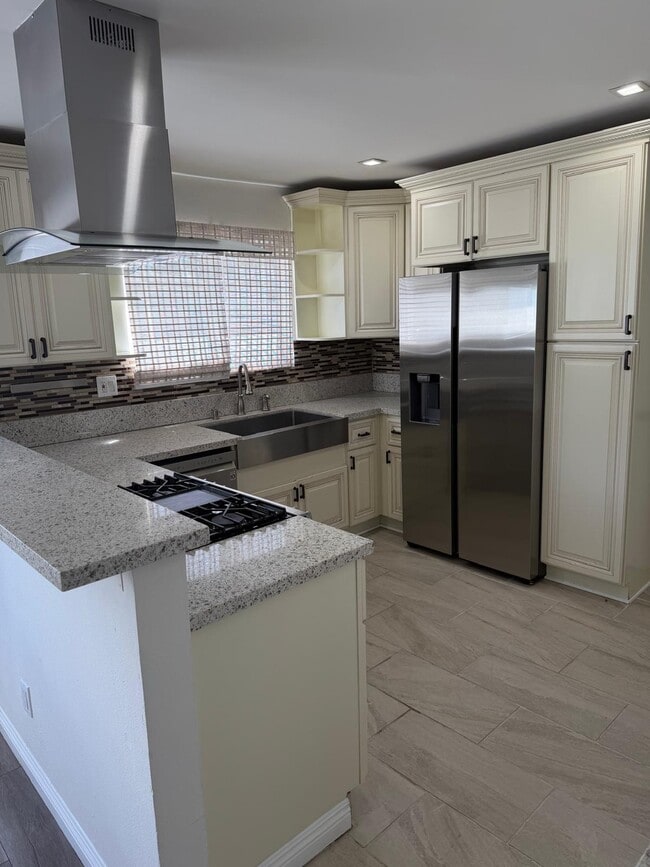 Photo - 18550 Hatteras St