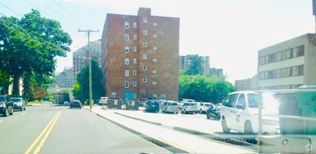 Building Photo - 140 Grove St Unit 7G Rental
