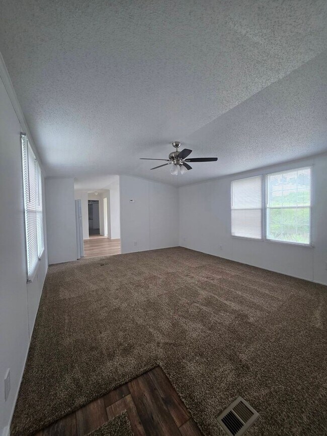 Photo - 1018 Jacks Dr