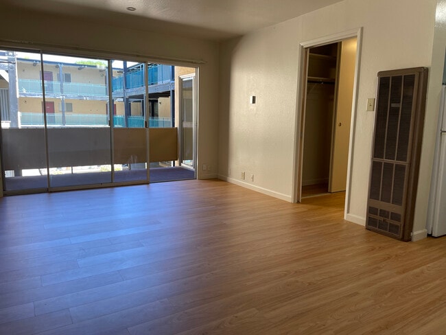 Photo - 2033 Haste St