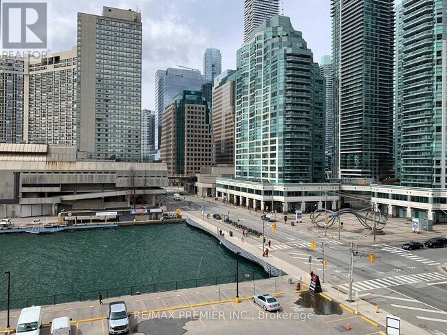 Photo - 15 Queens Quay E Unit 814