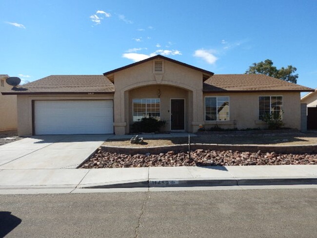 Four Bedroom Mountain View Home with large... - Four Bedroom Mountain View Home with large...