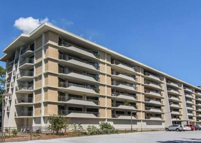 Building Photo - Spacious 2-Bed, 2-Bath Condo at Regency Te...
