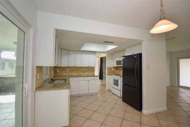 Photo - 960 NW 49th St