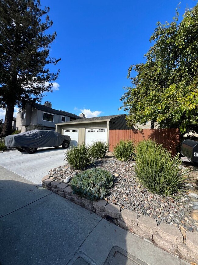 Building Photo - 4235 Grace St Unit A