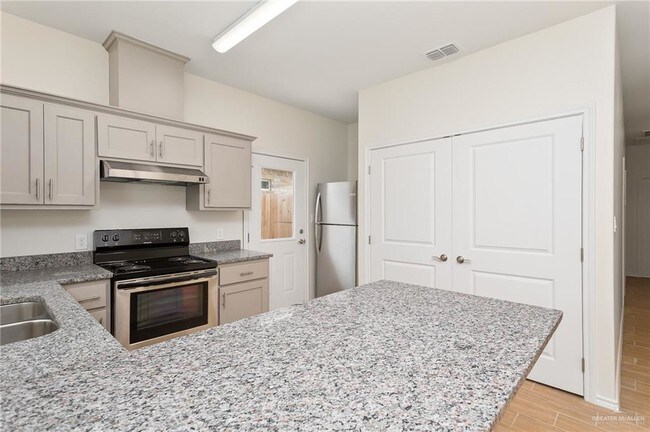 Photo - 13 Hawthorne Ave Unidad 4