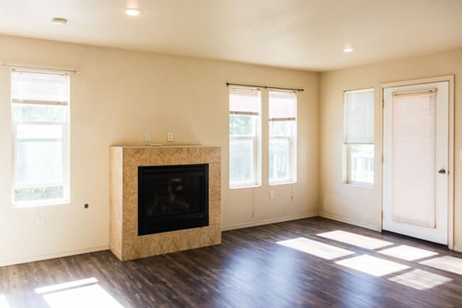 Building Photo - Garfield Duplex 5 Unit 845