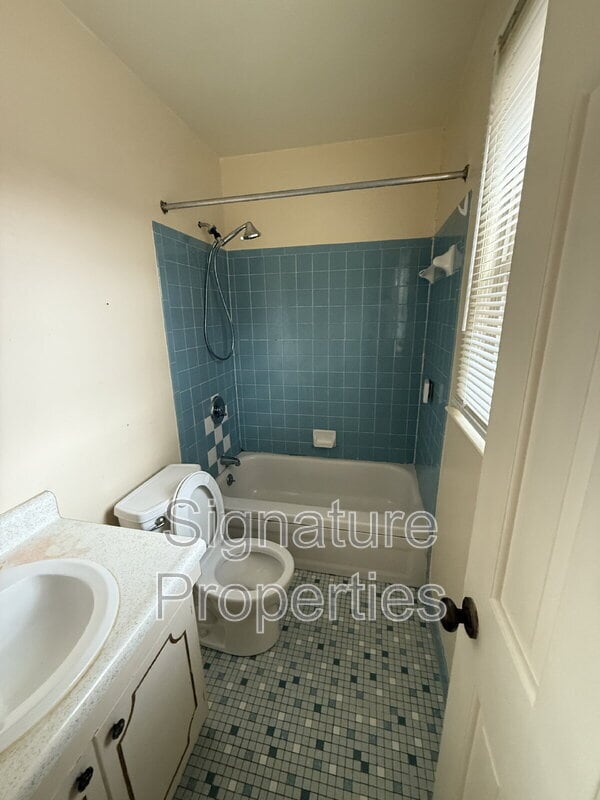 Photo - 369 Circuit Ln