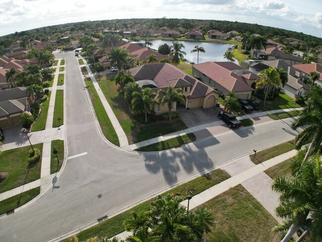 Photo - 855 SW Grand Reserves Blvd