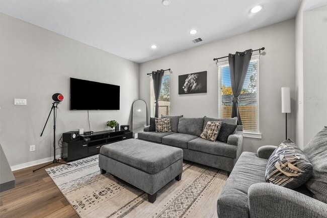 Photo - 6704 Parker Grv Ln