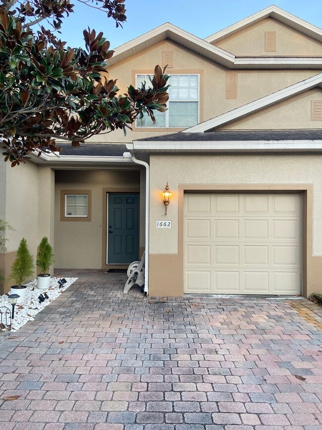 Building Photo - Beautiful 3 Bed/2.5 Bath Townhome in the Desirable City of Casselberry!!