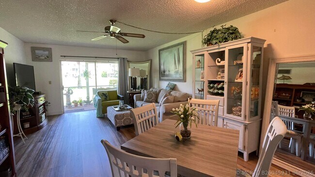 Photo - 4 Abbey Ln Unit 103