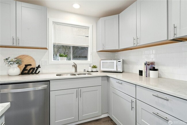Photo - 2Bd/1.25Ba Edmonds Condo Unidad 6