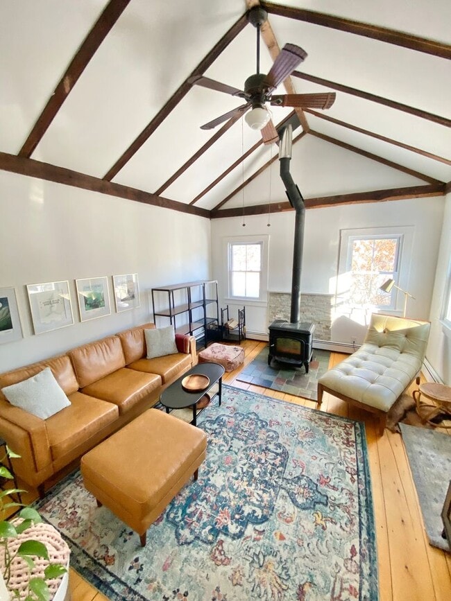Photo - 3 Bedroom House Colchester Available 8/15