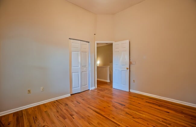 Photo - 925 Greenwood Ave NE