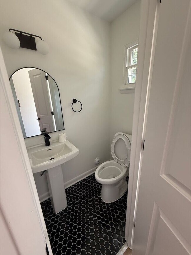 Photo - 708 Hawes Ct