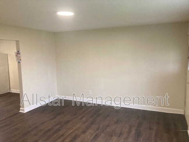 Photo - 944 S Central Dr