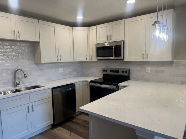 Building Photo - 418 Garland Dr Unit 245