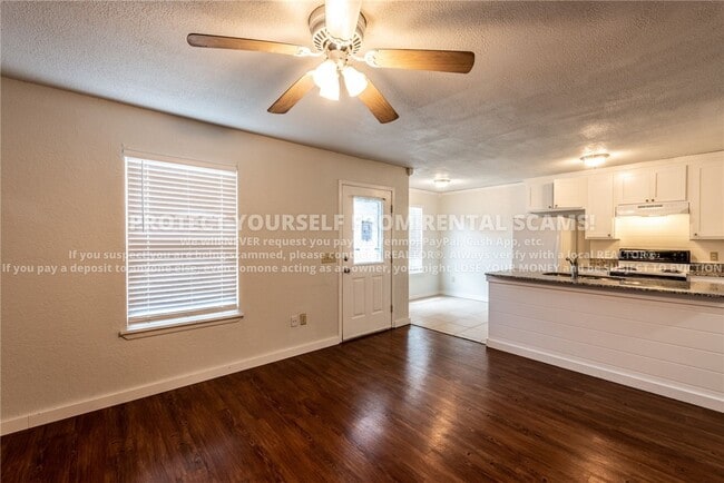 Photo - 2102 Blueberry Ln