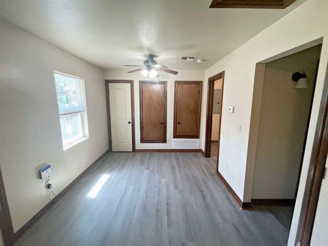 Photo - 1604 NW Lindy Ave Unit 2