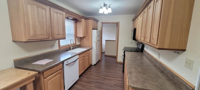 Photo - 2907 Birchmont Dr NE