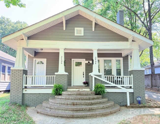Building Photo - 2404 E 7th St