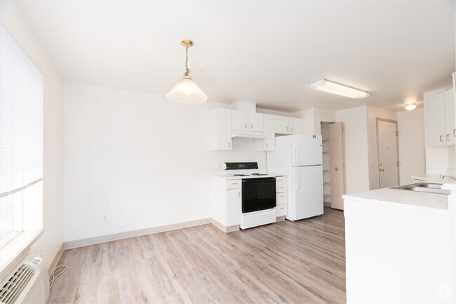 4BR, 2BA - 1260SF- Kitchen