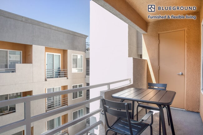 Photo - 1710 N Fuller Ave Unidad FL4-ID852