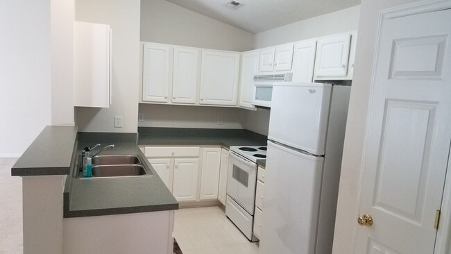 Photo - Nice condo, top floor, convenient to hospitals and shopping