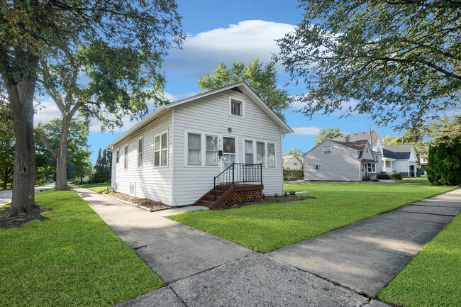 Photo - 4716 Douglas Rd