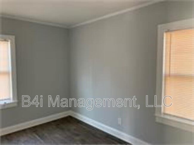 Photo - 1108 Mable St SW